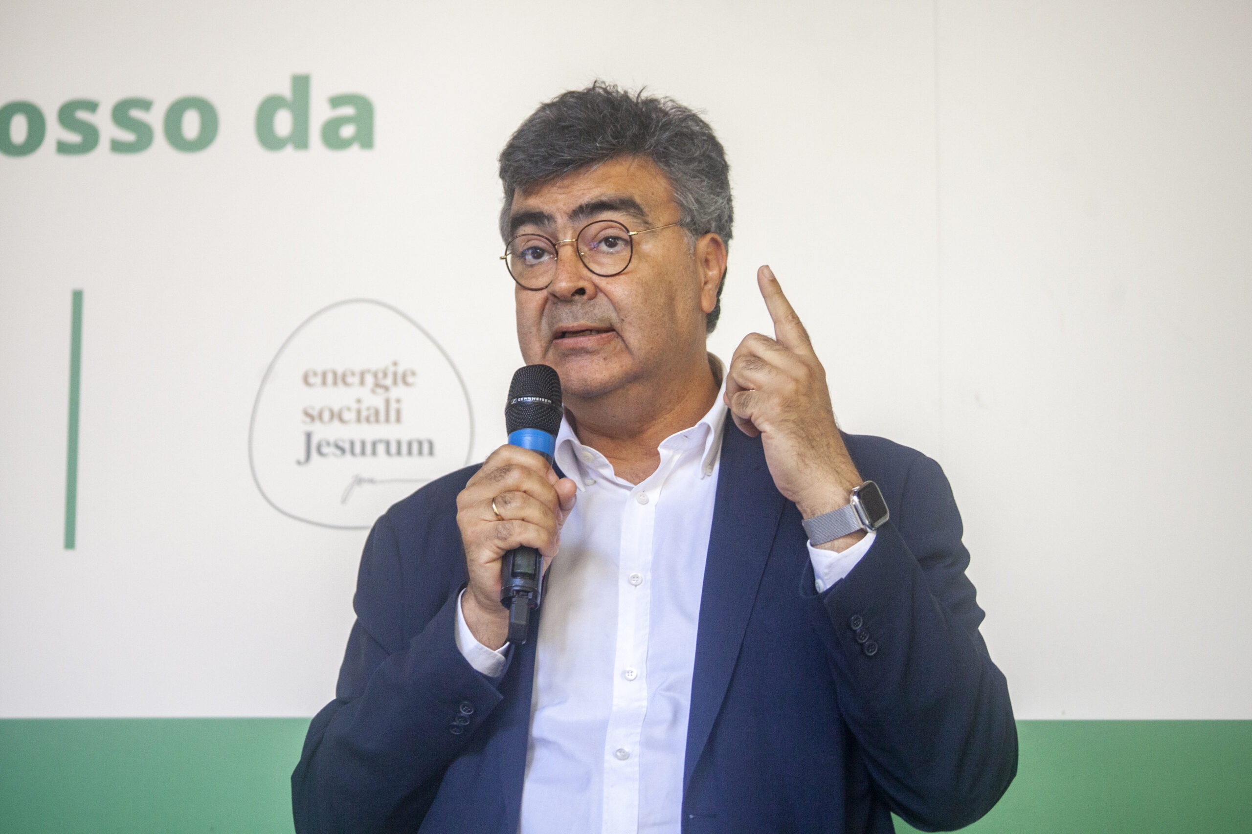 Emanuele Fiano: “Tra i giovani pro-Pal gesto della P38, è stato uno choc” Emanuele Fiano: “Tra i giovani pro-Pal gesto della P38, è stato uno choc”