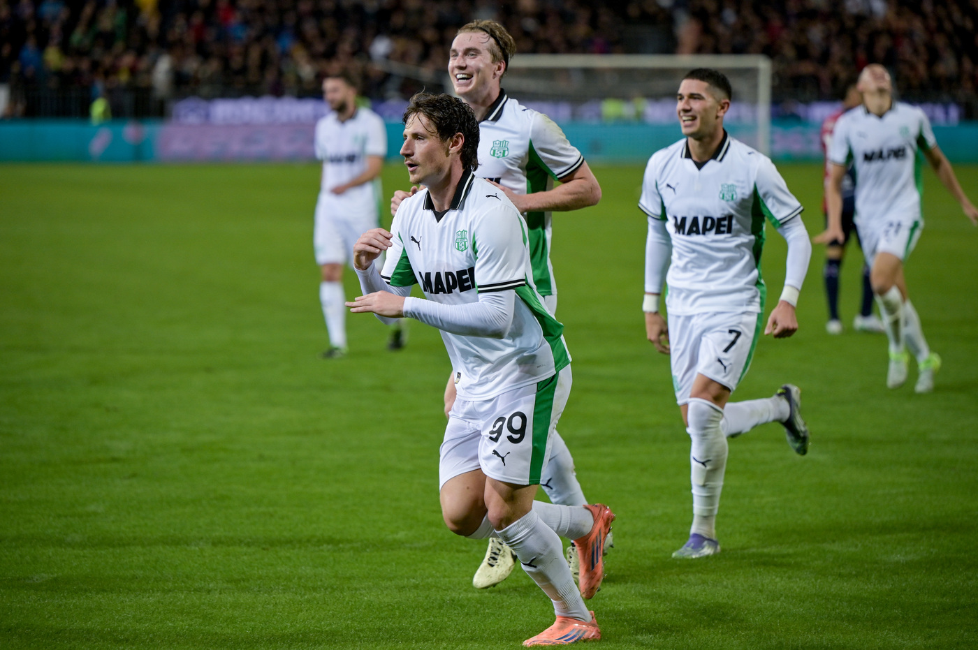 Cagliari-Sassuolo 1-2, neroverdi vincenti con gol di Laurienté e Pinamonti