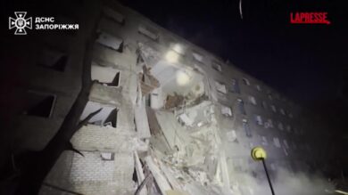 Ucraina, raid russi su Zaporizhzhia: in macerie dormitorio studentesco