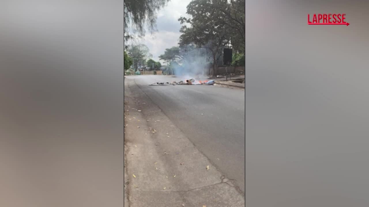 Tanzania, proteste dopo le elezioni: auto e moto bruciate ad Arusha Tanzania, proteste dopo le elezioni: auto e moto bruciate ad Arusha