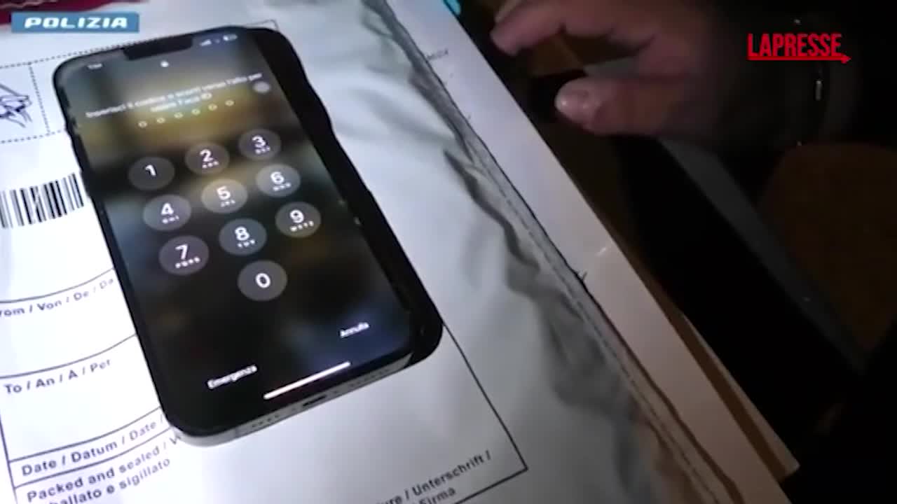 l8217aquila telecamere nascoste in bagni e camere ecco come erano spiati gli inquilini di un condominio da Lapresse.it l8217aquila telecamere nascoste in bagni e camere ecco come erano spiati gli inquilini di un condominio