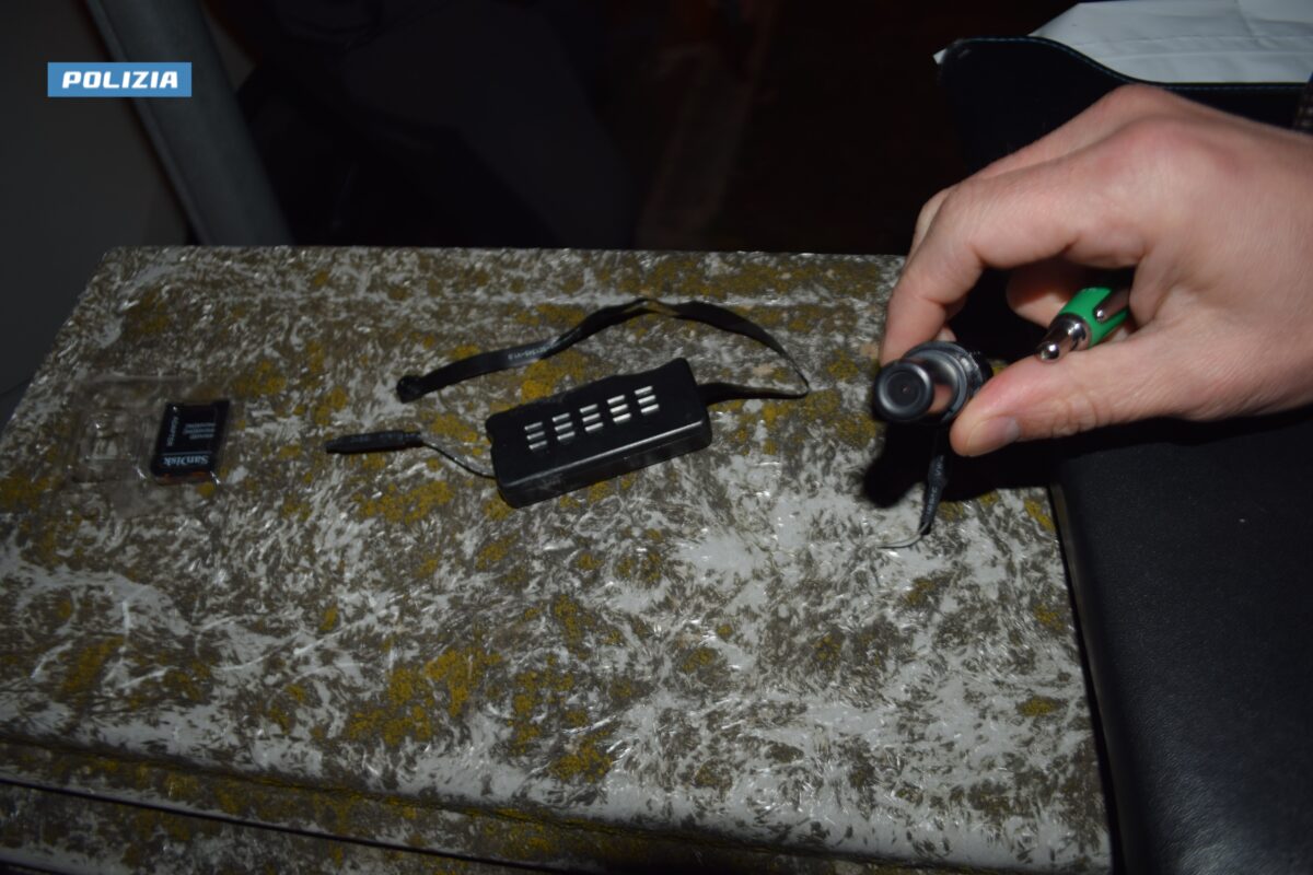 L’Aquila, inquilini spiati con telecamere nascoste in bagni e camere