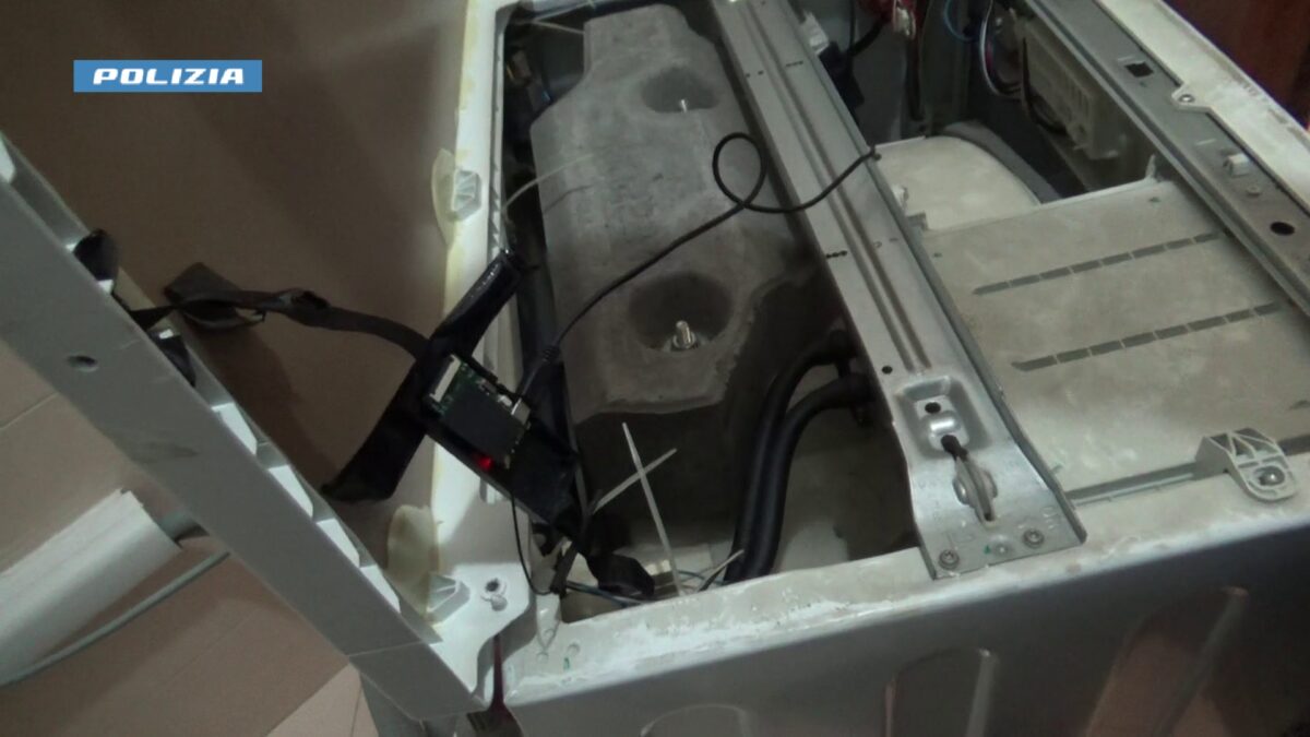 L’Aquila, inquilini spiati con telecamere nascoste in bagni e camere