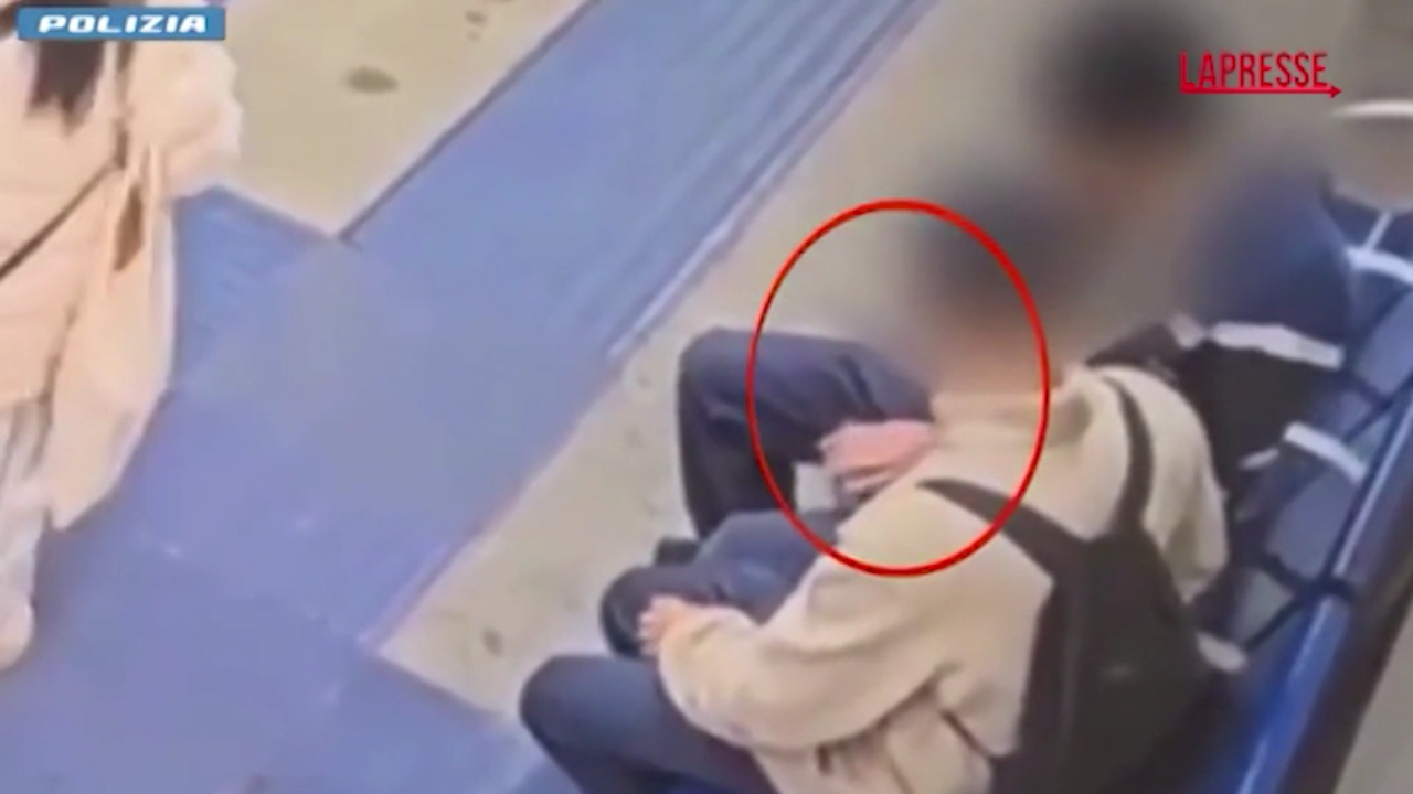 Milano, rapine sui mezzi pubblici: 18enne inchiodato da videocamere Milano, rapine sui mezzi pubblici: 18enne inchiodato da videocamere
