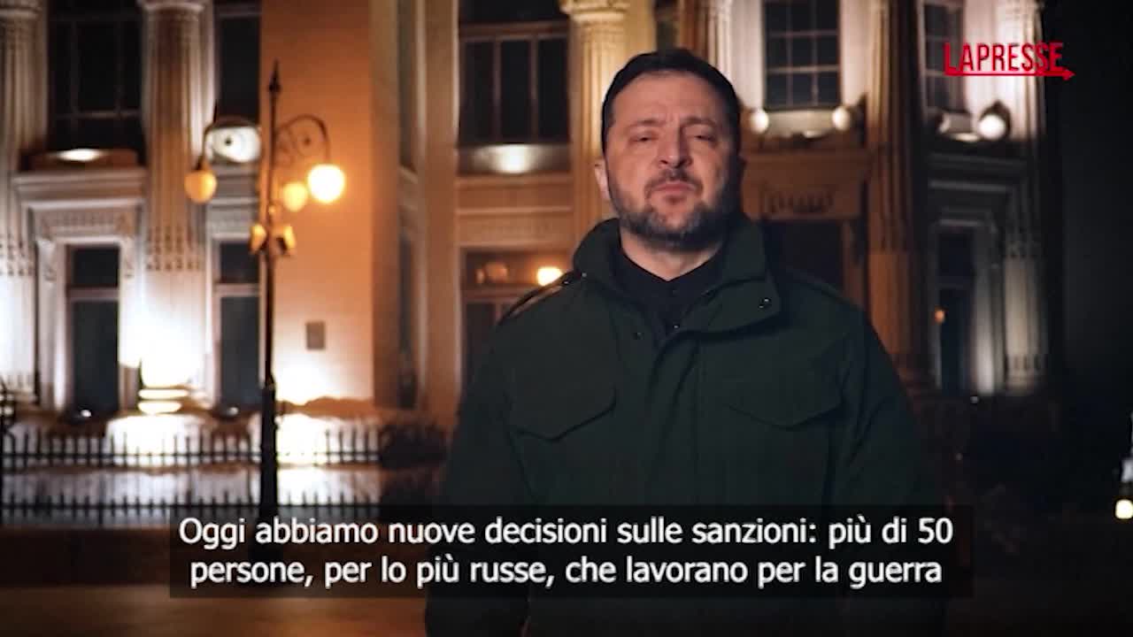 Ucraina, Zelensky sulle sanzioni alla Russia: "L Ucraina, Zelensky sulle sanzioni alla Russia: "L