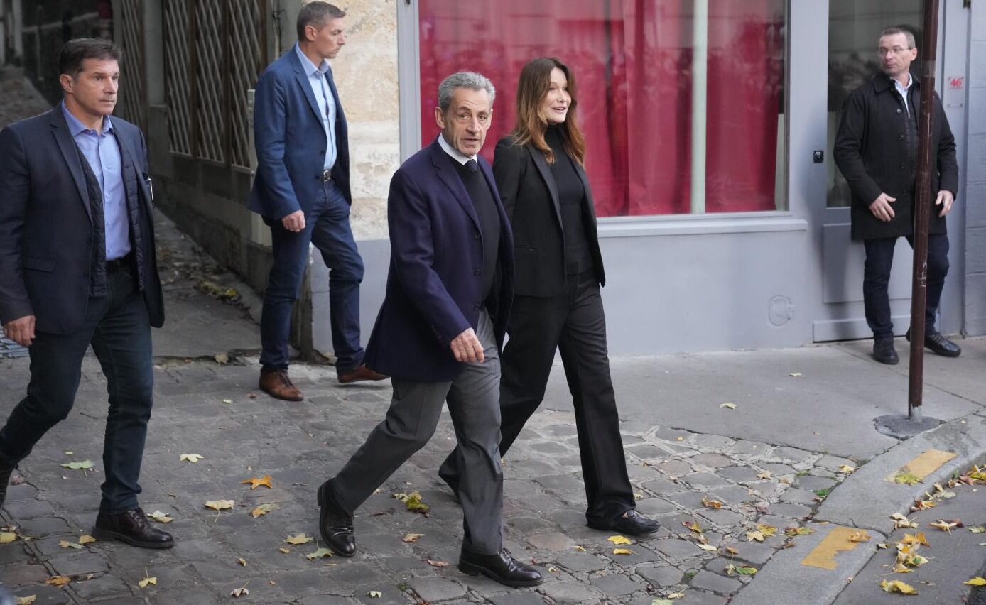 Sarkozy, richiesta di scarcerazione per l’ex presidente francese in esame il 10 novembre Sarkozy, richiesta di scarcerazione per l’ex presidente francese in esame il 10 novembre