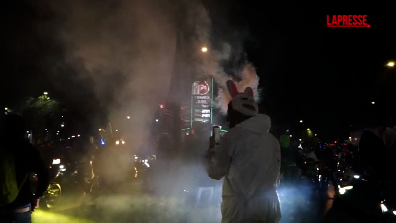 Halloween, evento speciale a Città del Messico: spaventosi motociclisti attraversano la città Halloween, evento speciale a Città del Messico: spaventosi motociclisti attraversano la città