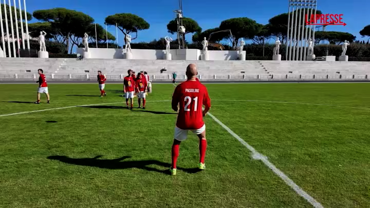 "Pasolini segna ancora", a Roma un torneo di calcio per ricordarlo a 50 anni dalla morte "Pasolini segna ancora", a Roma un torneo di calcio per ricordarlo a 50 anni dalla morte