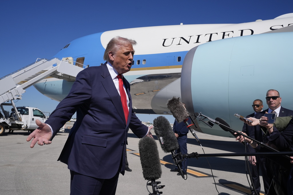 Venezuela, per i media Trump sarebbe pronto ad attaccare Maduro ma lui smentisce Venezuela, per i media Trump sarebbe pronto ad attaccare Maduro ma lui smentisce