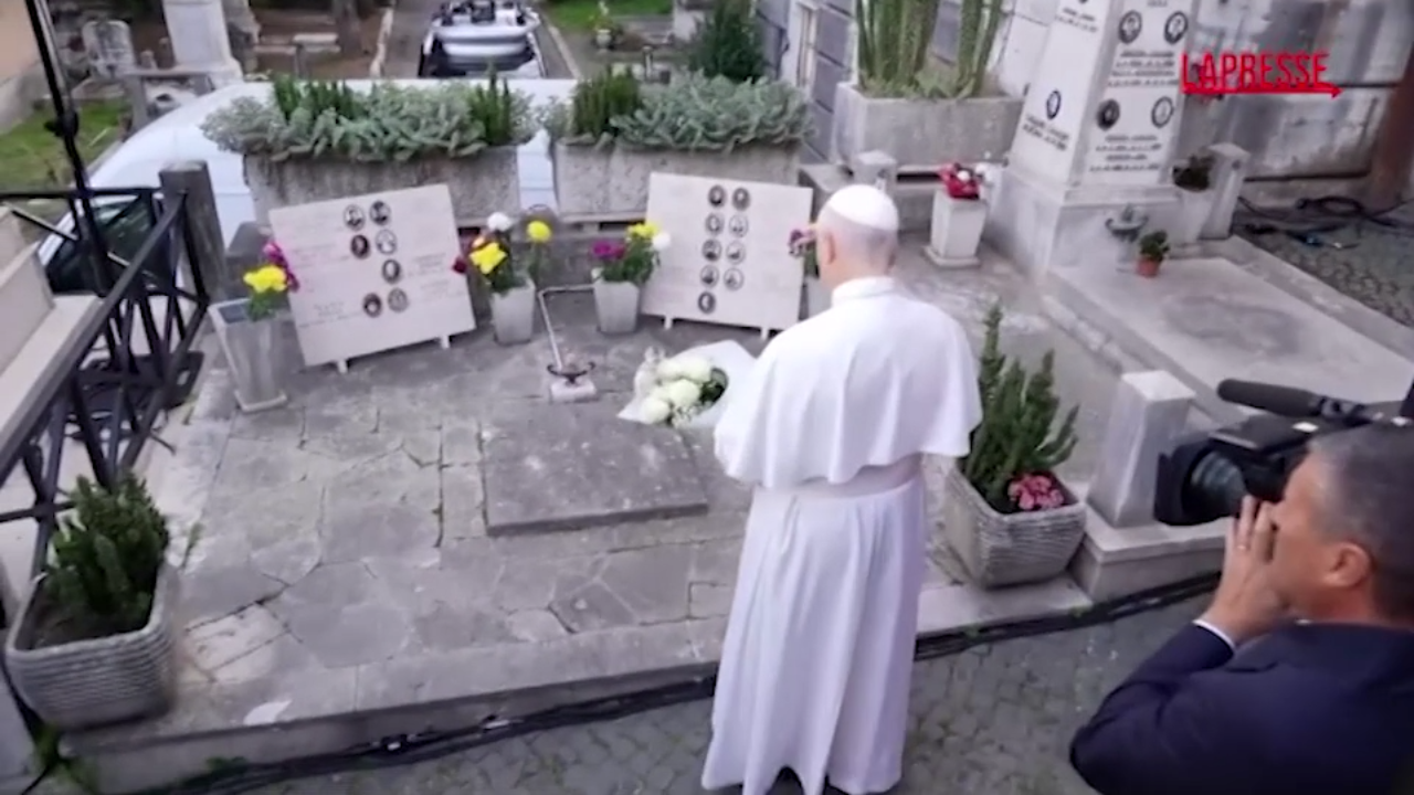 Giorno dei morti, Papa Leone XIV: "Molti luoghi ci parlano di coloro che abbiamo amato" Giorno dei morti, Papa Leone XIV: "Molti luoghi ci parlano di coloro che abbiamo amato"