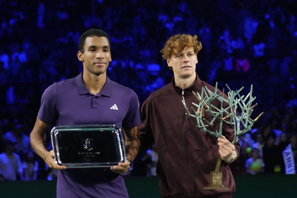 Galleria foto 'Atp Parigi 2025, Sinner vince la finale contro Auger-Aliassime e torna n°1 del mondo' - foto 1