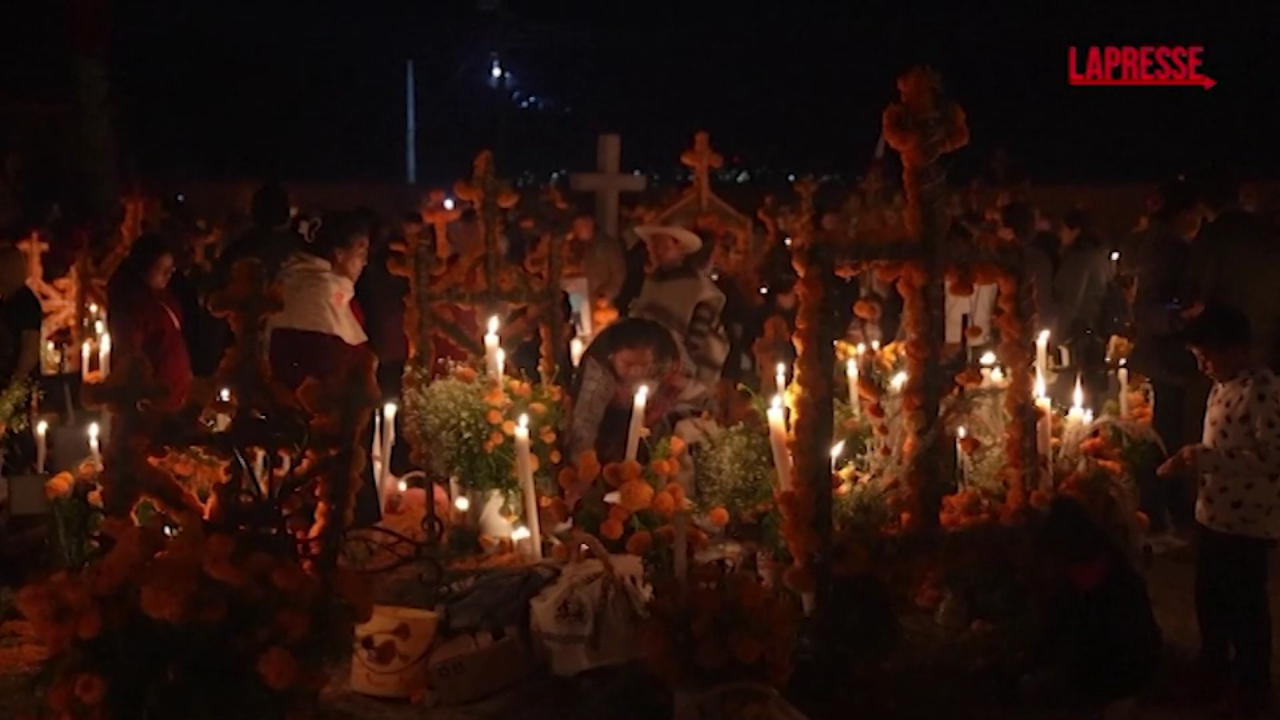Messico, le famiglie delle zone rurali si ritrovano ad Arocutin per celebrare il giorno dei Morti