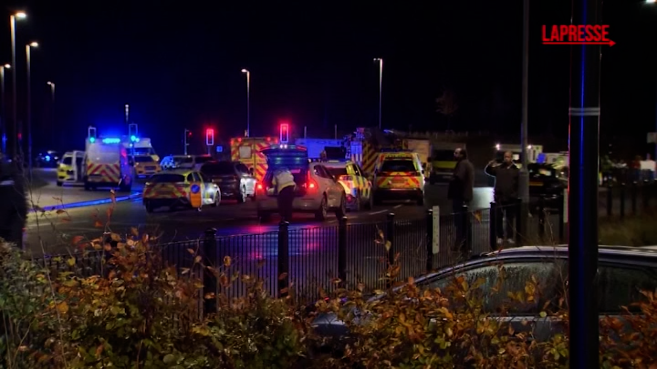 Regno Unito, diversi accoltellati su treno vicino a Cambridge: la polizia sul posto Regno Unito, diversi accoltellati su treno vicino a Cambridge: la polizia sul posto