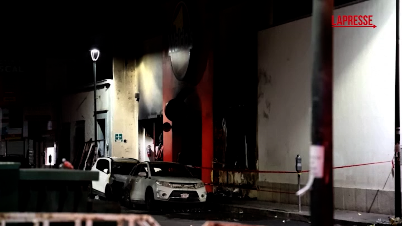 Messico, incendio ed esplosione in minimarket: almeno 23 vittime Messico, incendio ed esplosione in minimarket: almeno 23 vittime