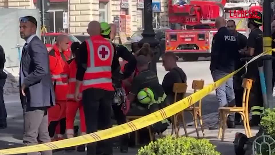 Crollo Torre dei Conti ai Fori Imperiali: soccorso vigile del fuoco Crollo Torre dei Conti ai Fori Imperiali: soccorso vigile del fuoco