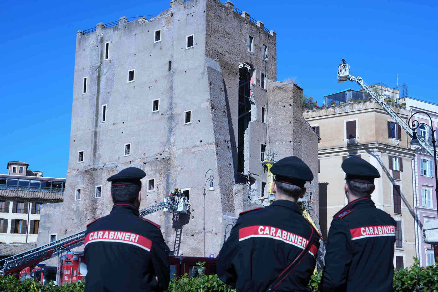 Crollo Torre dei Conti ai Fori Imperiali, la storia della struttura dal Medioevo a oggi Crollo Torre dei Conti ai Fori Imperiali, la storia della struttura dal Medioevo a oggi