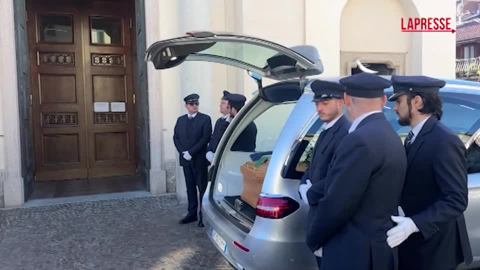 Milano, folla commossa ai funerali di Luciana Ronchi Milano, folla commossa ai funerali di Luciana Ronchi