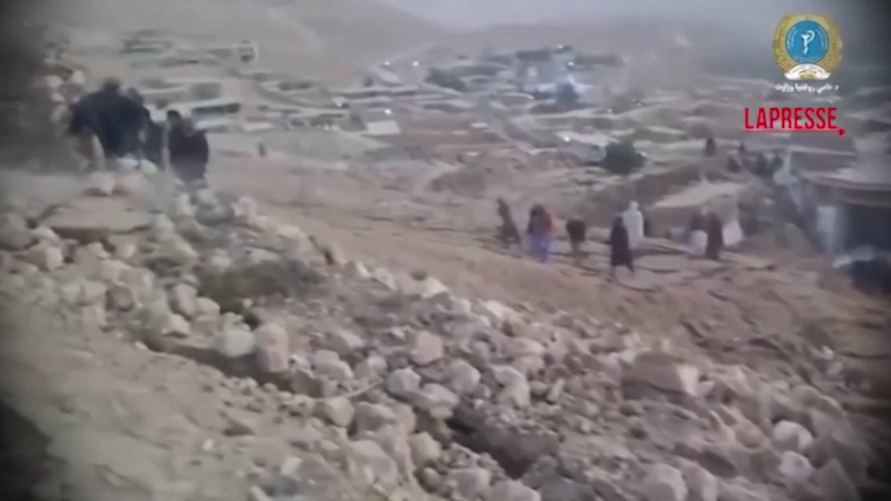 Terremoto in Afghanistan, il ministero della Salute: "Decine di morti e feriti"