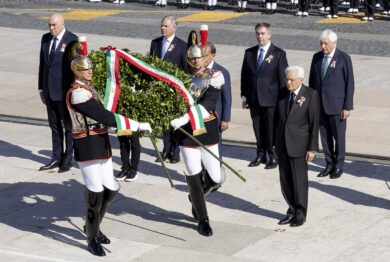 4 novembre, Giornata dell’Unità Nazionale: Mattarella e Meloni all’Altare della Patria