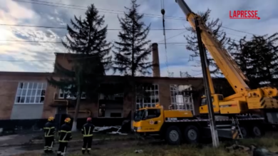 Ucraina, missili russi contro Kharkiv: danneggiato un impianto energetico