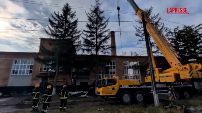 Ucraina, missili russi contro Kharkiv: danneggiato un impianto energetico