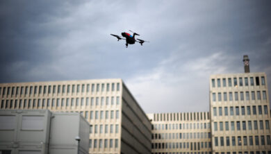Belgio, avvistamenti di droni su aeroporti Bruxelles e Liegi: nuovamente chiusi gli scali