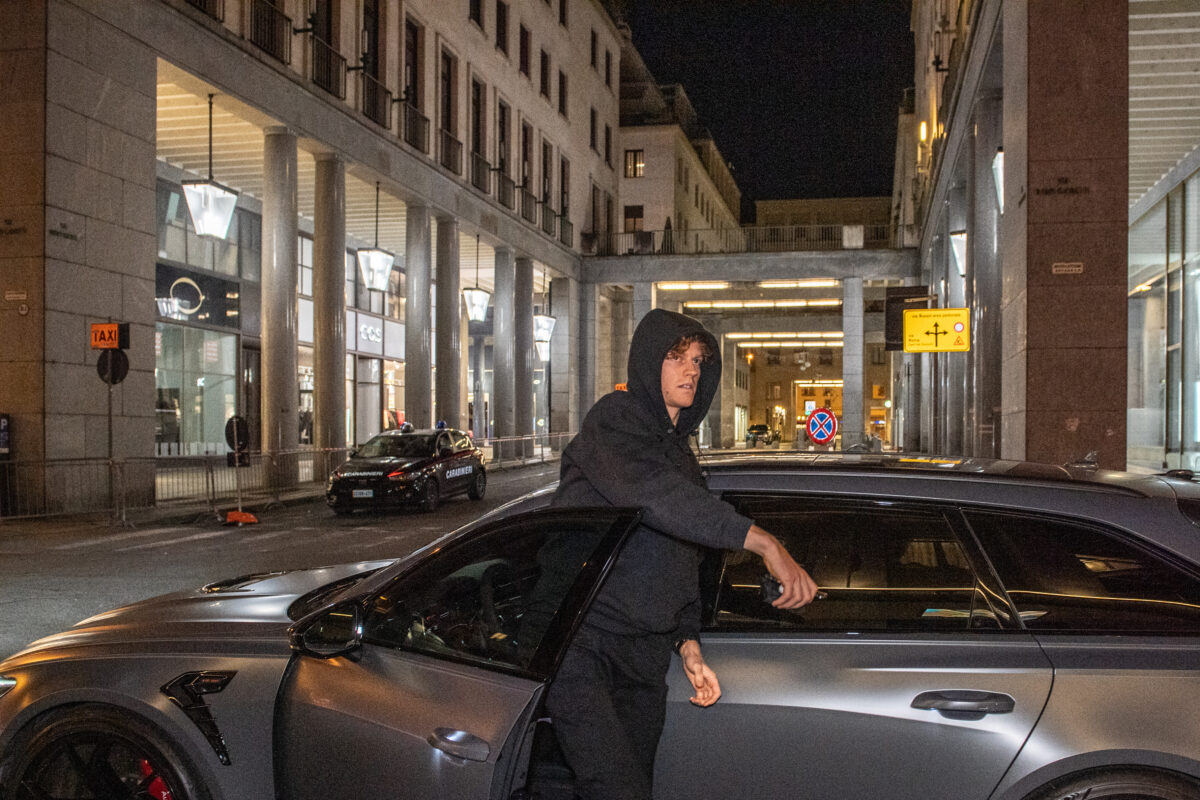 Sinner a Torino per le Atp Finals 2025: le foto dell’arrivo in hotel