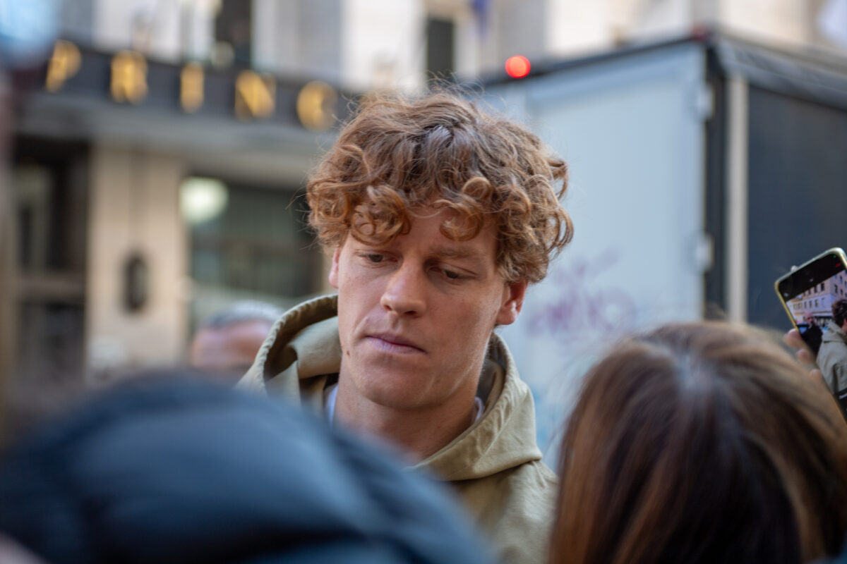 Sinner a Torino per le Atp Finals 2025: le foto dell’arrivo in hotel