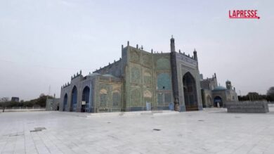 Terremoto in Afghanistan, le immagini della storica Moschea Blu danneggiata