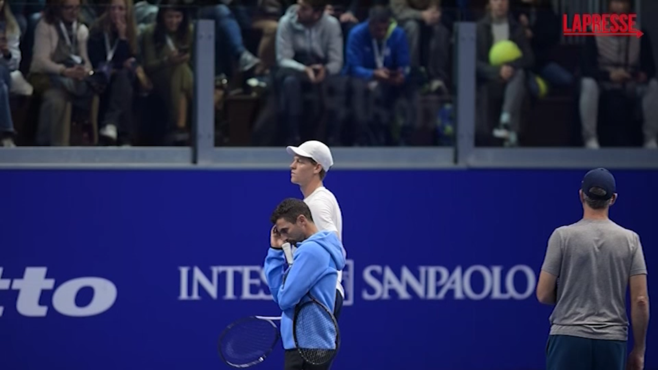 Tennis, primo allenamento a porte aperte di Sinner allo Sporting Circolo della Stampa di Torino Tennis, primo allenamento a porte aperte di Sinner allo Sporting Circolo della Stampa di Torino