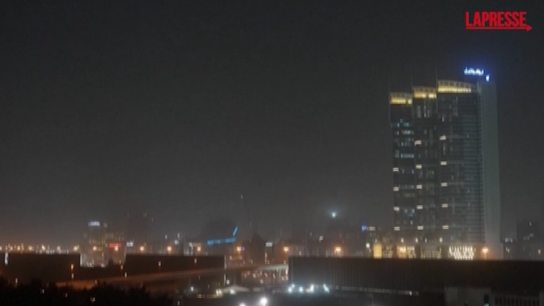 Il cielo degli Emirati Arabi Uniti illuminato dalla superluna