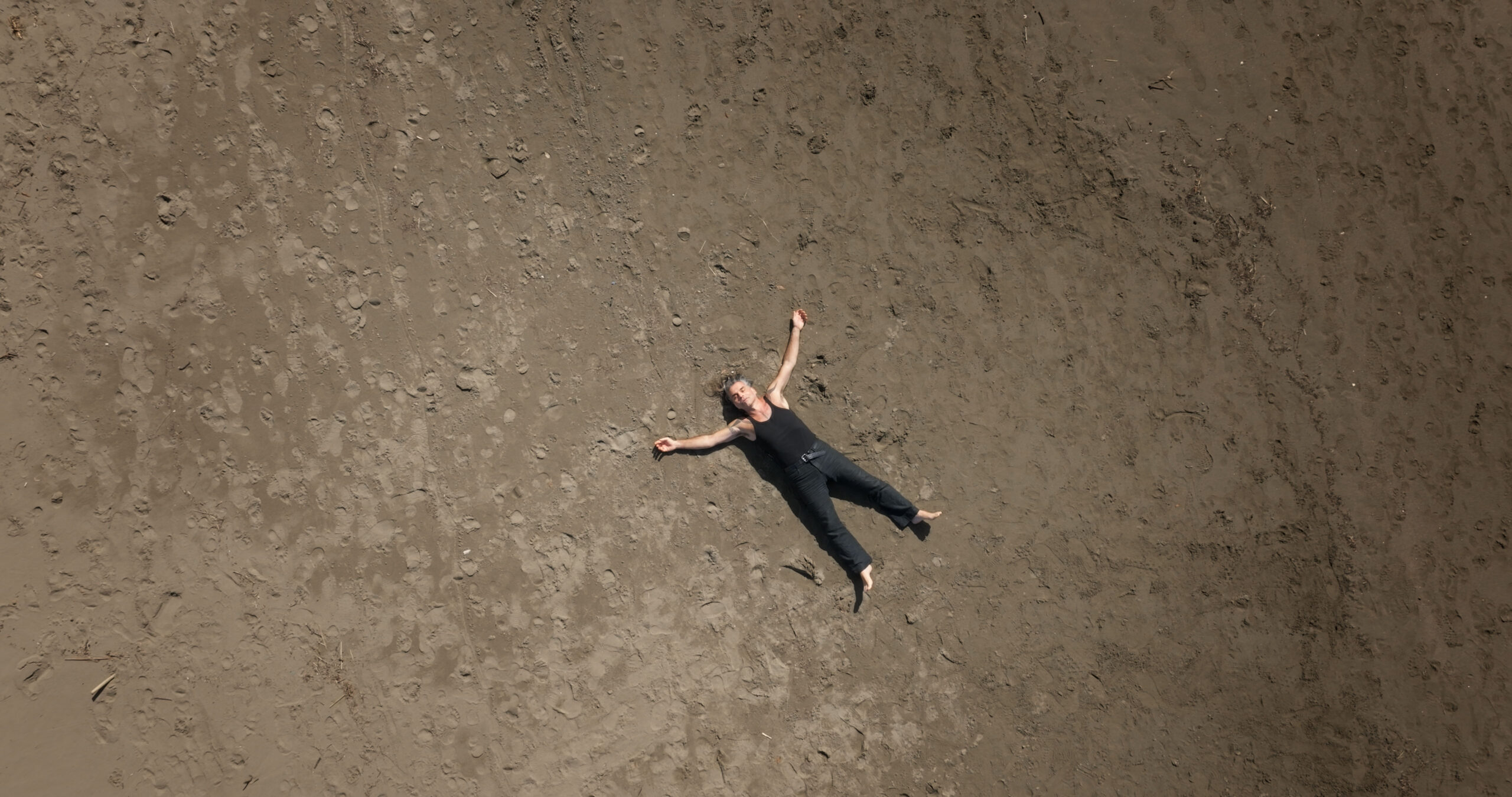 Piero Pelù tra disagio all’udito e impegno sociale: “Non ho paura di espormi” Piero Pelù tra disagio all’udito e impegno sociale: “Non ho paura di espormi”