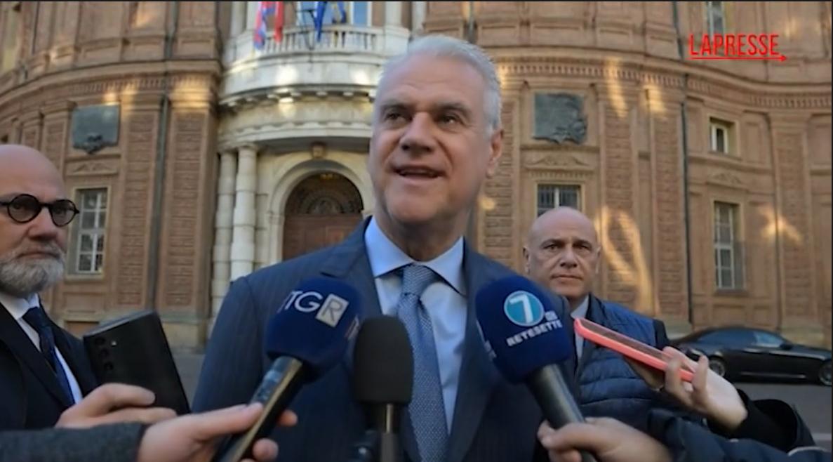 Scuola, firmato il nuovo Contratto nazionale Istruzione e Ricerca: aumenti medi da 150 euro al mese Scuola, firmato il nuovo Contratto nazionale Istruzione e Ricerca: aumenti medi da 150 euro al mese