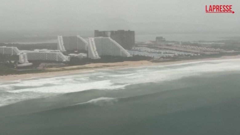 Vietnam, il tifone Kalmaegi minaccia le coste: le immagini dal drone