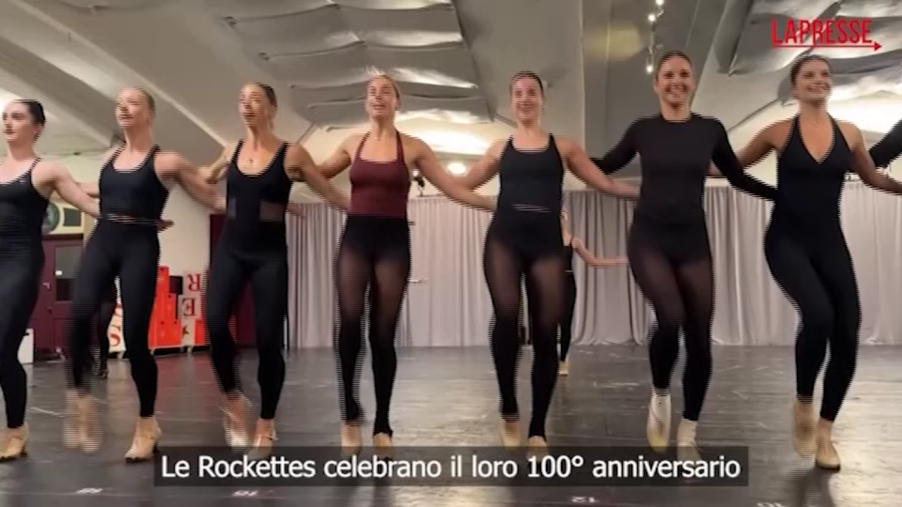 Le Rockettes compiono 100 anni, chi sono le celebri ballerine americane Le Rockettes compiono 100 anni, chi sono le celebri ballerine americane