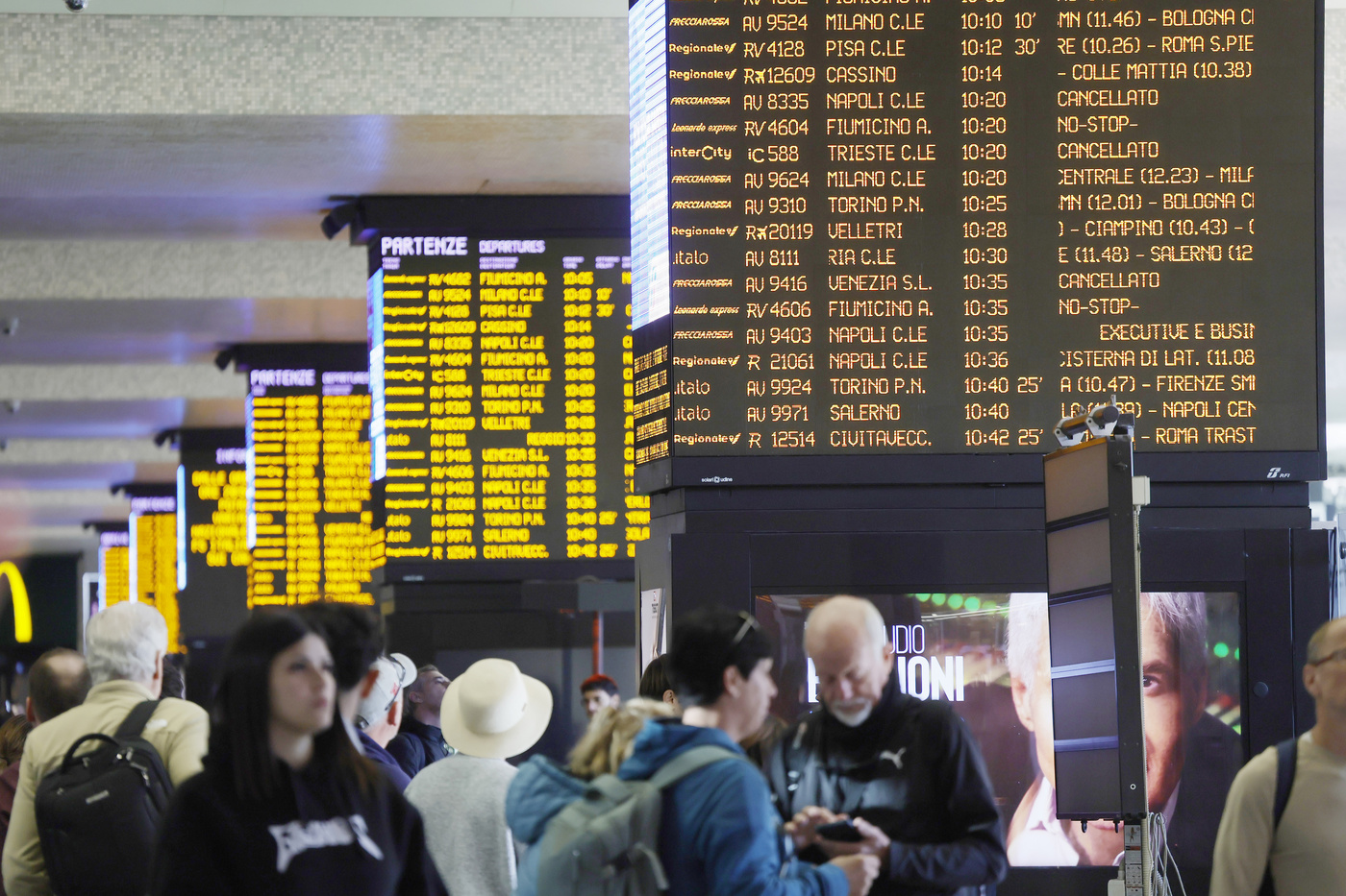 Sciopero 28 novembre 2025: disagi per treni, mezzi pubblici e aerei. Orari, fasce di garanzia, motivazioni