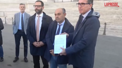Giustizia, i senatori di opposizione depositano le firme per il referendum: “Difendiamo la Costituzione”