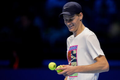 L'allenamento congiunto tra Jannik Sinner e Carlos Alcaraz prima delle Atp Finals 2025 (foto LaPresse/Marco Alpozzi)