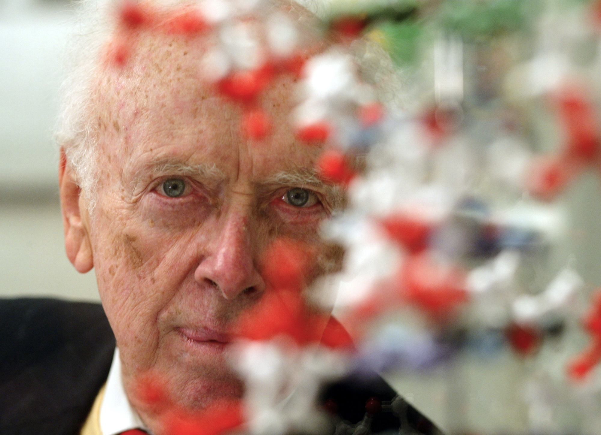 James Watson, lo scienziato è morto a 97 anni: premio Nobel per la scoperta della struttura del Dna