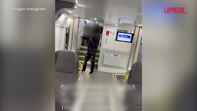 Modella aggredita sul treno a Monza, la denuncia sui social: "Salva grazie allo spray al peperoncino"