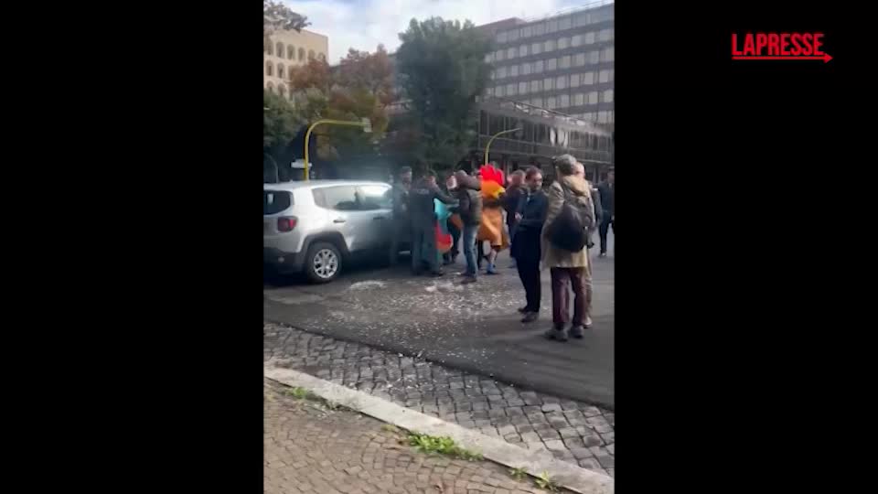 conferenza nazionale dipendenze attivisti per depenalizzazione droga bloccati dalla polizia da Lapresse.it conferenza nazionale dipendenze attivisti per depenalizzazione droga bloccati dalla polizia