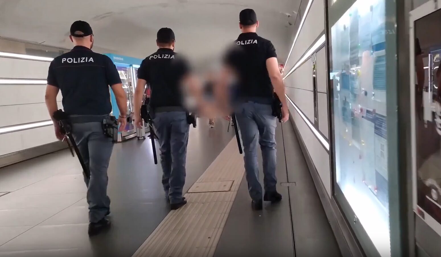 Monza, aggredisce modella su un treno: 26enne portato in Cpr Monza, aggredisce modella su un treno: 26enne portato in Cpr