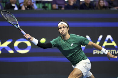 Atp Atene 2025, Musetti perde in finale contro Djokovic. Il serbo rinuncia alle Finals e Lorenzo va a Torino