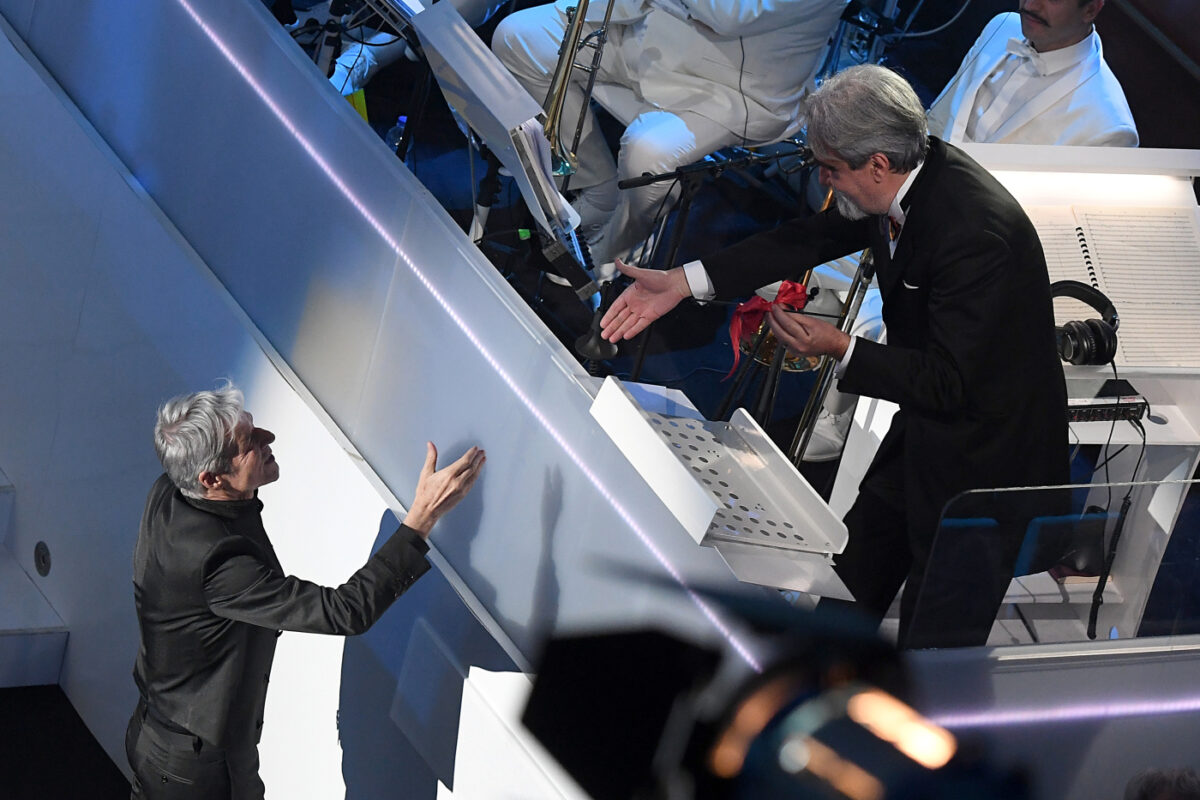 Galleria foto 'Peppe Vessicchio, 5 foto iconiche delle sue partecipazioni al Festival di Sanremo' - foto 4