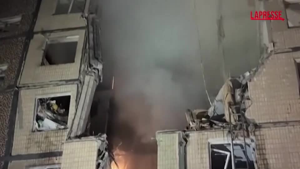 ucraina tre morti in raid russo su un condominio a dnipro da Lapresse.it ucraina tre morti in raid russo su un condominio a dnipro