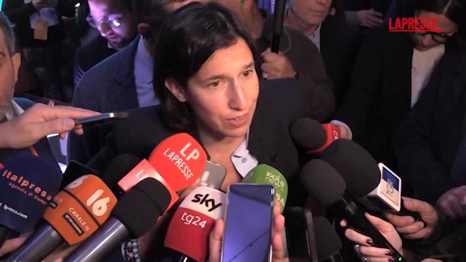 Lavoro, Schlein: "Chiesto a Meloni di fare insieme battaglia su investimenti comuni Ue" Lavoro, Schlein: "Chiesto a Meloni di fare insieme battaglia su investimenti comuni Ue"