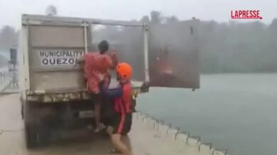 Filippine, le evacuazioni per il tifone Fung-wong: attesi venti fino a 230 km/orari