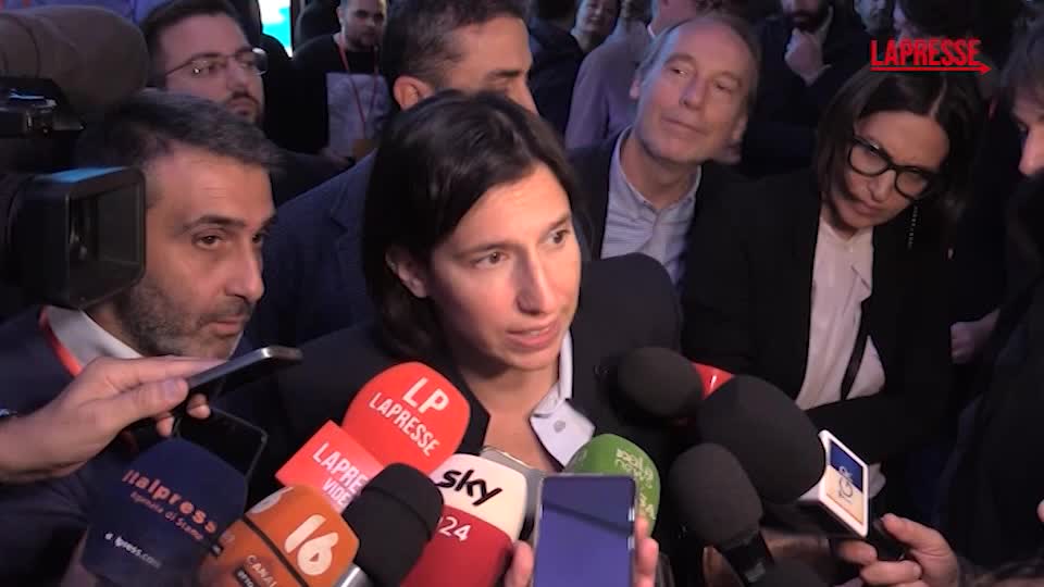 Schlein: "Governo combatte denatalità? Stanno dando segnali contrari" Schlein: "Governo combatte denatalità? Stanno dando segnali contrari"