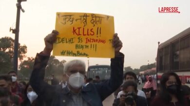 India, protesta contro lo smog a Nuova Delhi: "Vogliamo respirare"