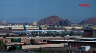Shutdown Usa, oltre 1.000 voli cancellati: disagi all’aeroporto di Phoenix